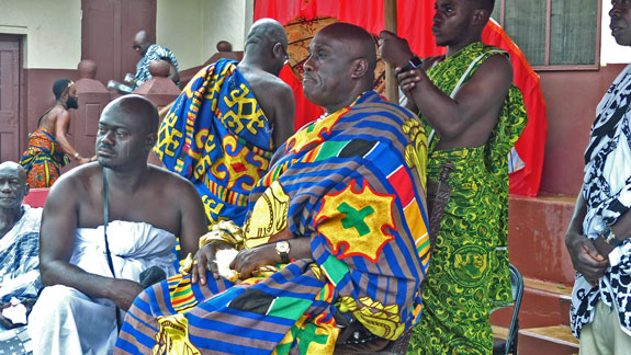 The king with his court assistants.