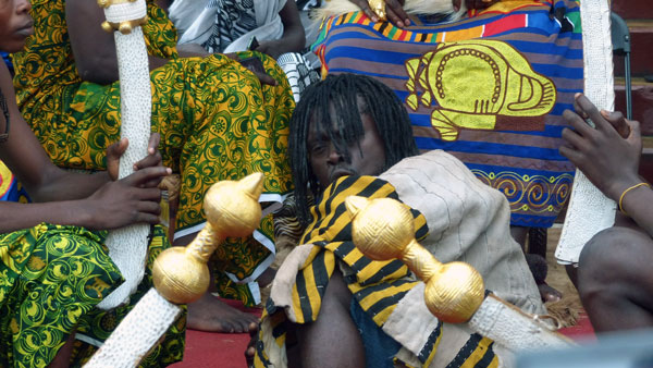 The King's priest falling back.