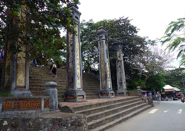 Steps of Thien Mu Pagoda.
                      